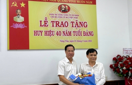 PVChem tổ chức Lễ trao huy hiệu 40 năm tuổi Đảng và tri ân Bí thư Chi bộ, Phó Giám đốc M-I Việt Nam 